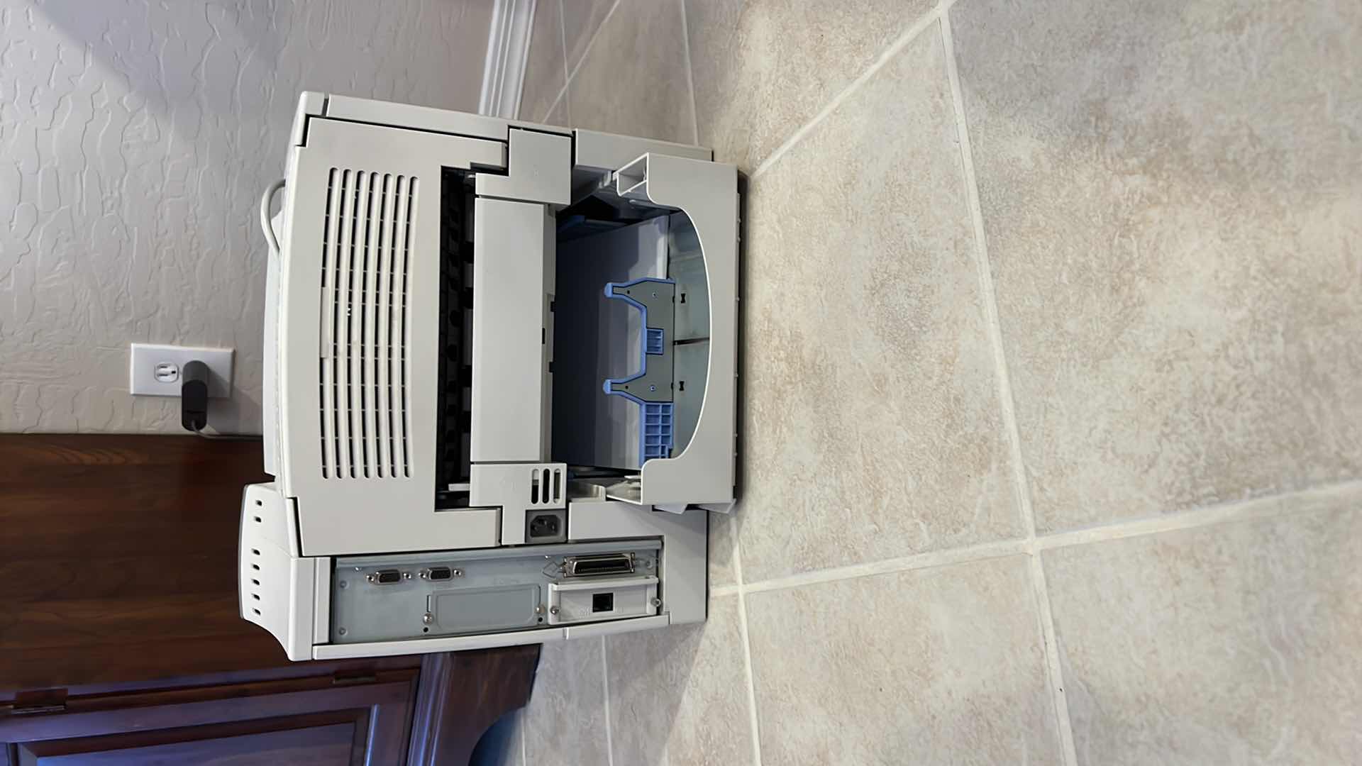 Photo 1 of HP LASERJET 4000 PRINTER W. 2/3 FULL CARTRIDGE