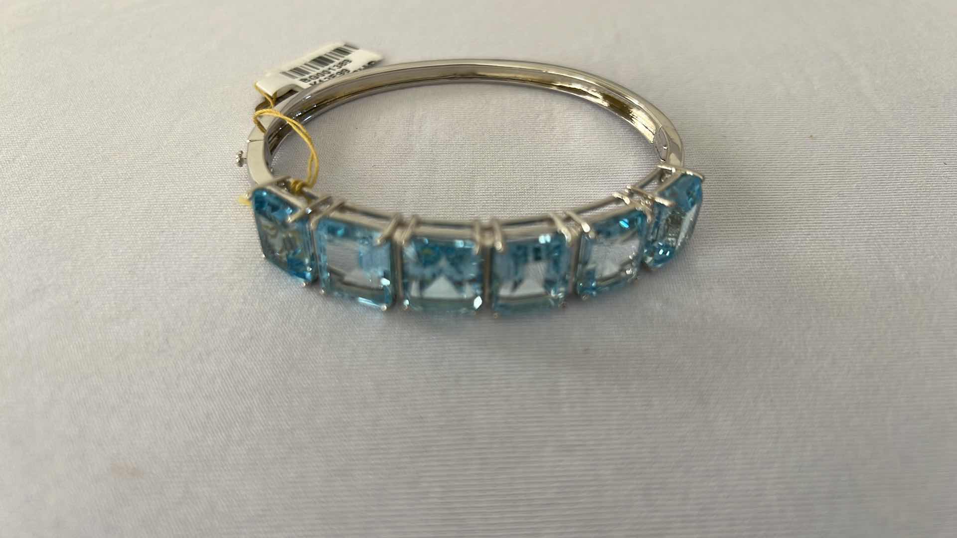 Photo 2 of 925 STERLING SILVER BLUE TOPAZ BRACELET-GGA CERTIFIED    BG00G1389