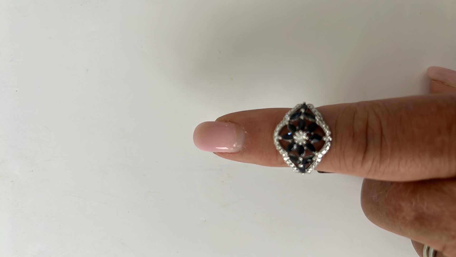 Photo 4 of 925 STERLING SILVER SAPPHIRE CORUNDUM & DIAMOND RING-GGA CERTIFIED-APPROX SIZE 6.5    RN034973