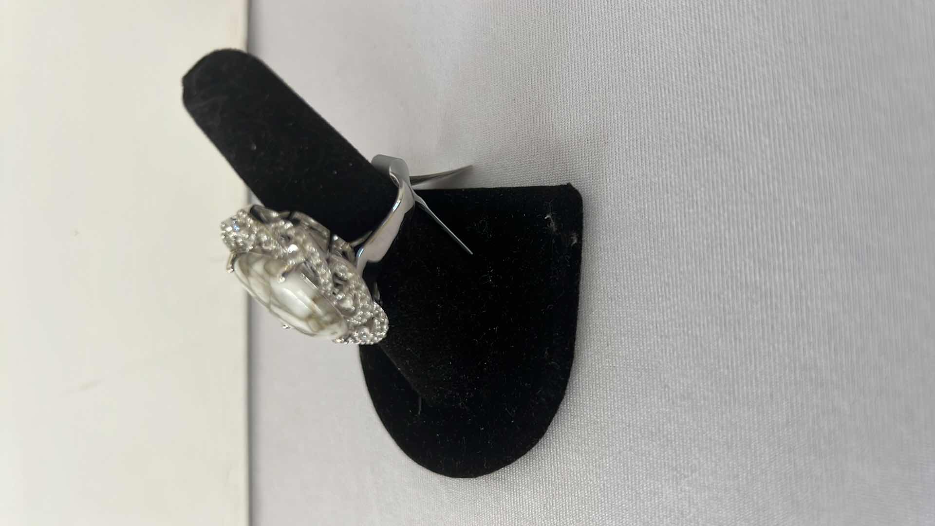 Photo 3 of 925 STERLING SILVER WHITE GOLD QUARTZ & SAPPHIRE CORUNDUM RING-GGA CERTIFIED-APPROX. SIZE 6.5   RN034339