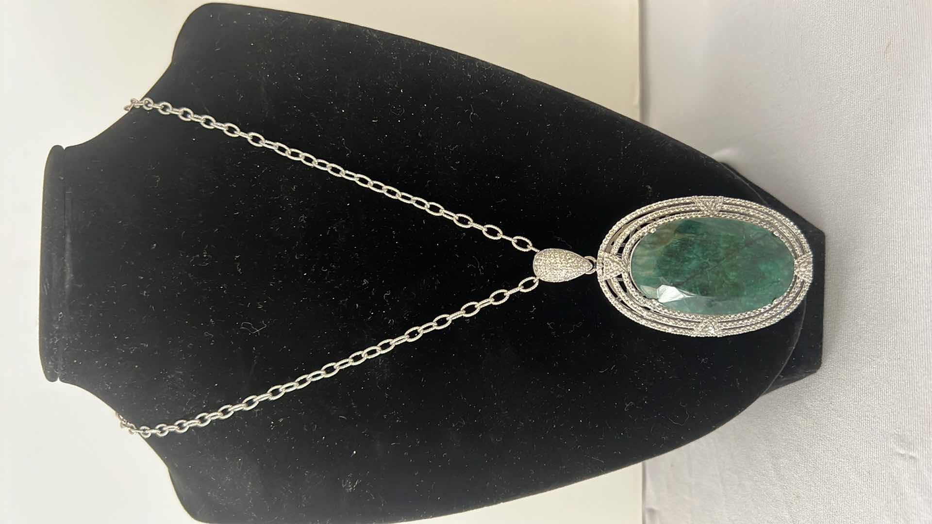 Photo 1 of 925 STERLING SILVER DYED GREEN BERYL EMERALD & SAPPHIRE CORUNDUM OVAL NECKLACE-GGA CERTIFIED   NK015378