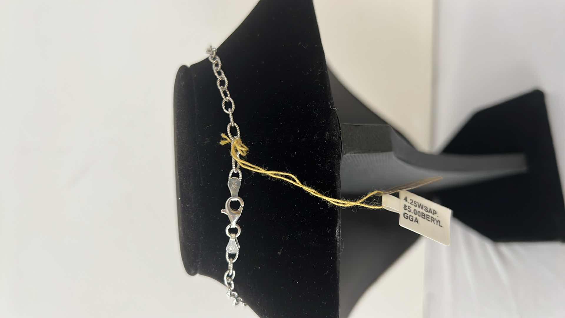 Photo 1 of 925 STERLING SILVER DYED GREEN BERYL EMERALD & SAPPHIRE CORUNDUM OVAL NECKLACE-GGA CERTIFIED   NK015378