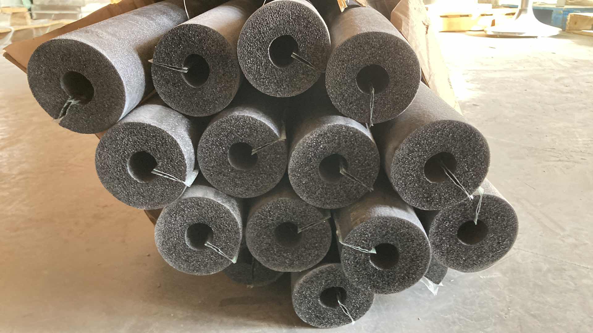 Photo 1 of 1 INCH PIPE INSULATION (14) 3in X 70in