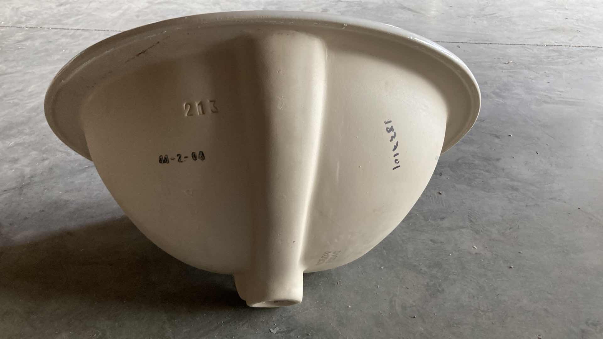 Photo 1 of NEW PROFLO OVAL CHINA LAVATORY WHITE SINK 20in X 17in