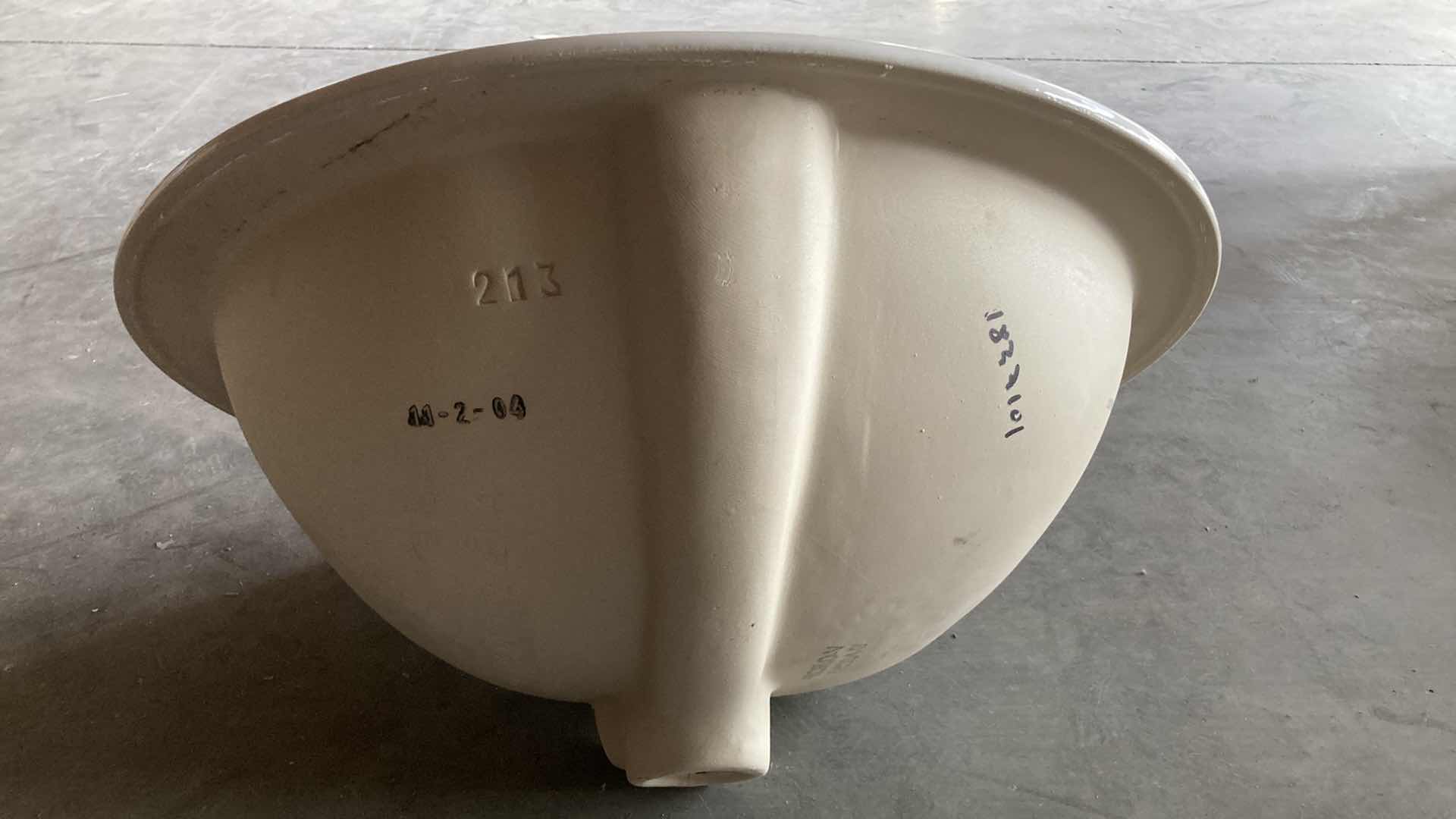 Photo 1 of NEW PROFLO OVAL CHINA LAVATORY WHITE SINK 20in X 17in