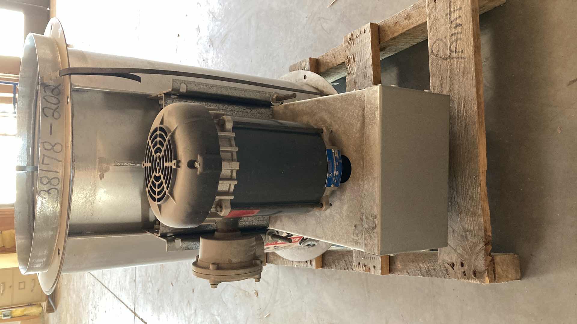 Photo 1 of GLOBAL FINISHING SOLUTIONS PAINT ROOM EXHAUST 21.5” X 33” H26”