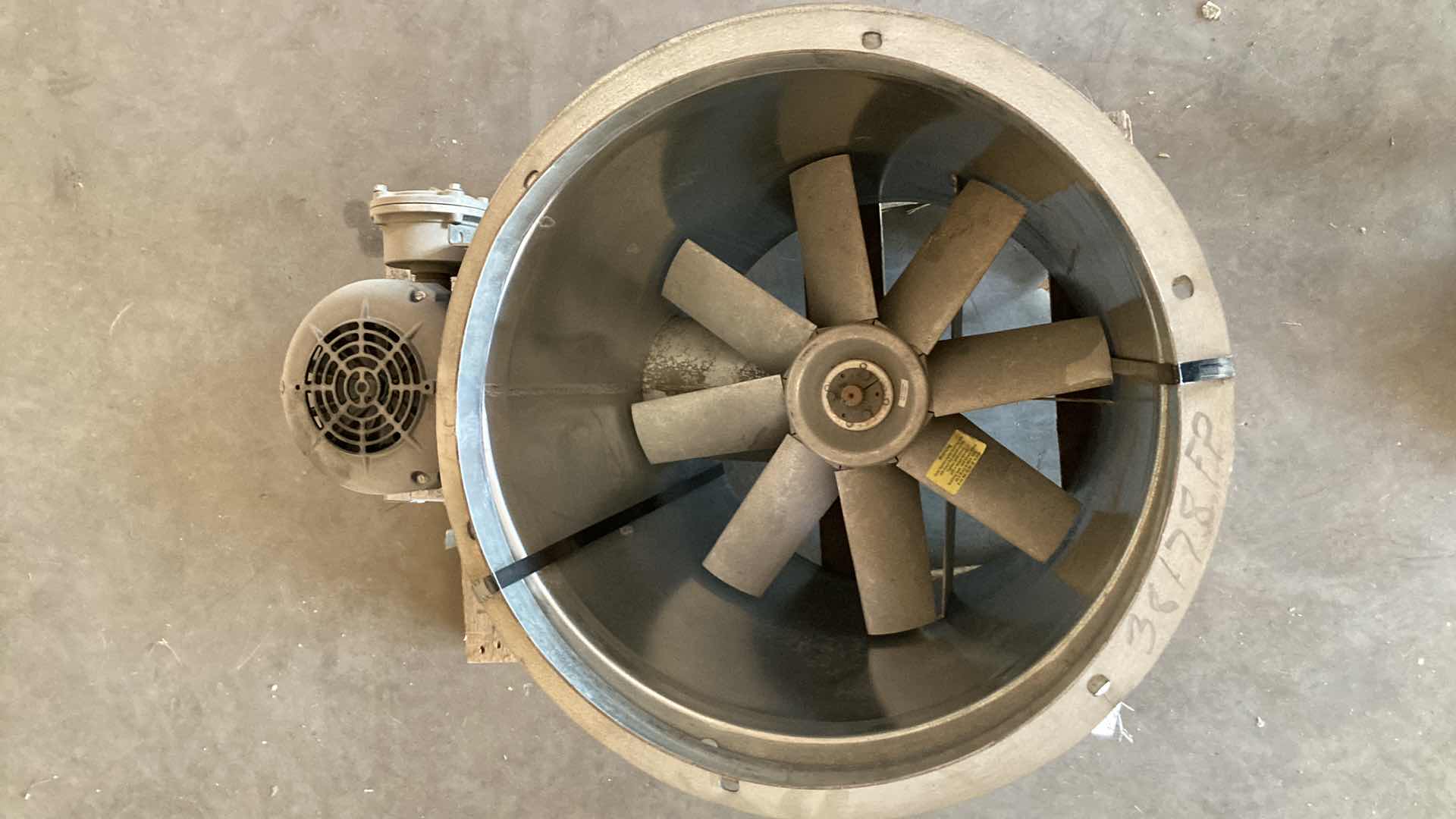 Photo 1 of GLOBAL FINISHING SOLUTIONS PAINT ROOM EXHAUST 21.5” X 33” H26”