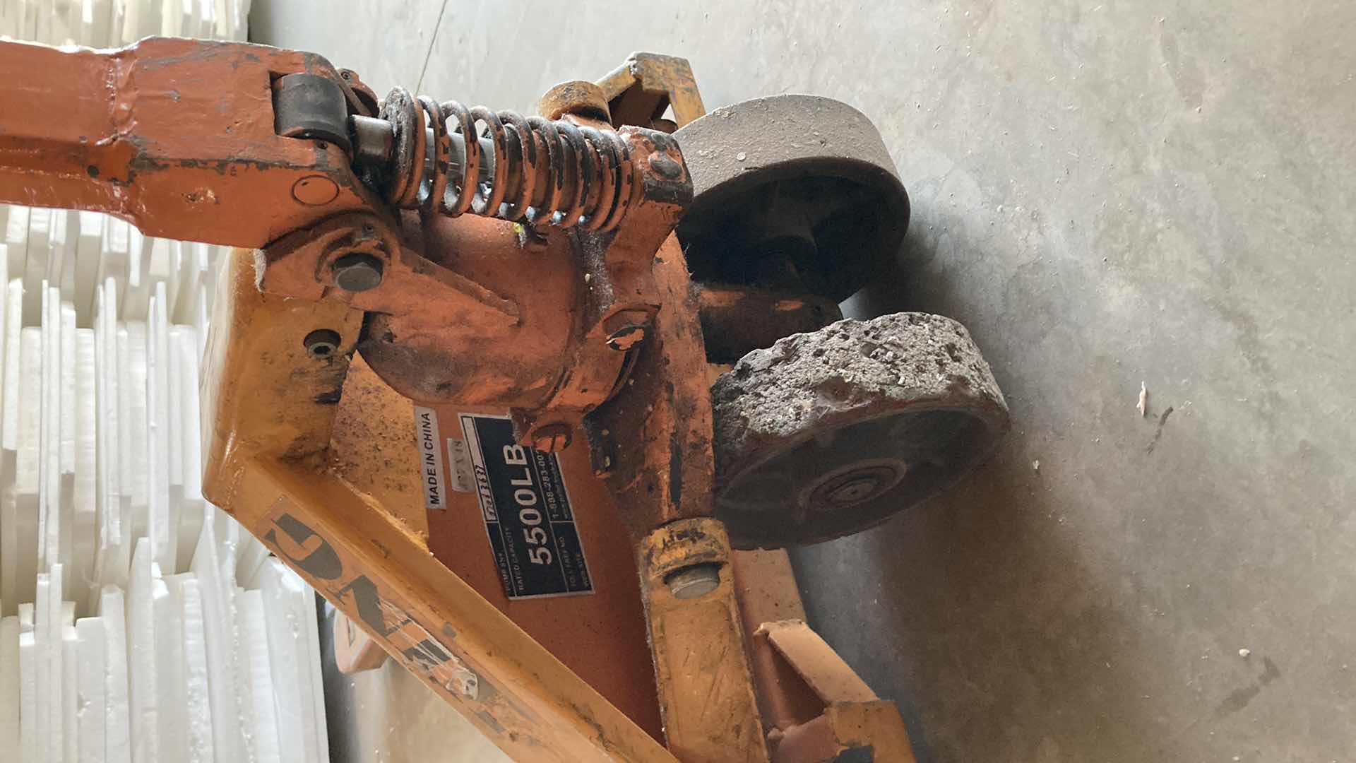 Photo 4 of KING PALLET JACK 5500LB CAPACITY