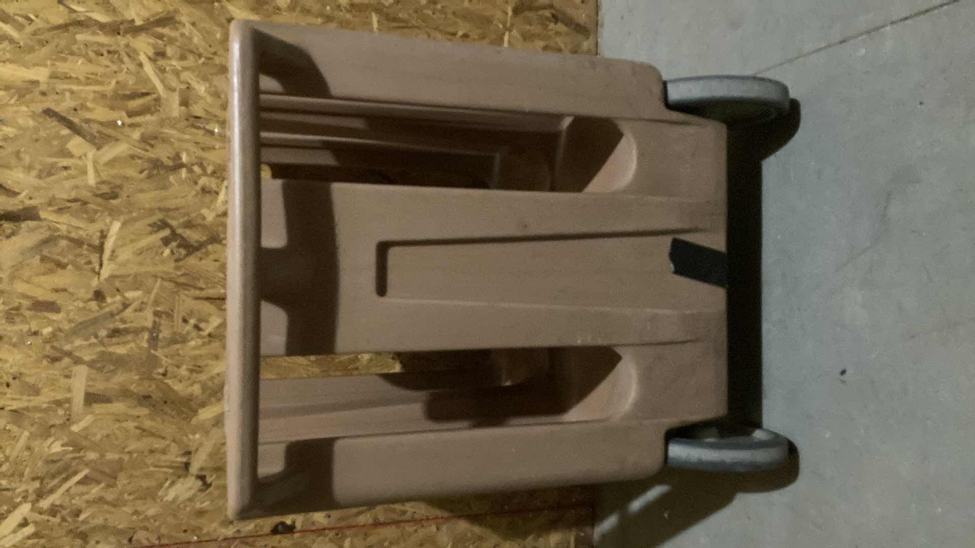 Photo 4 of CAMBRO ROLLING PLATE RACK