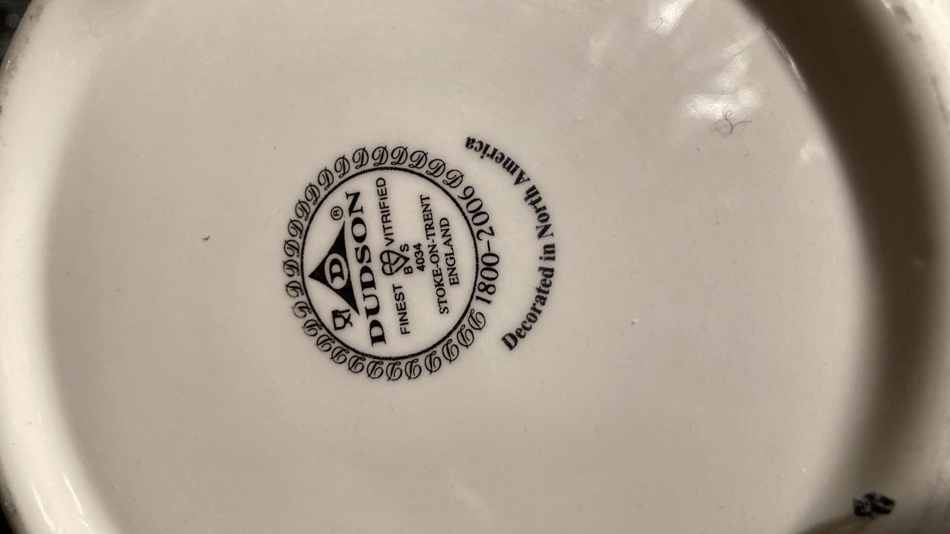 Photo 1 of DUDSON VOODOO WHITE DINING SET (9)