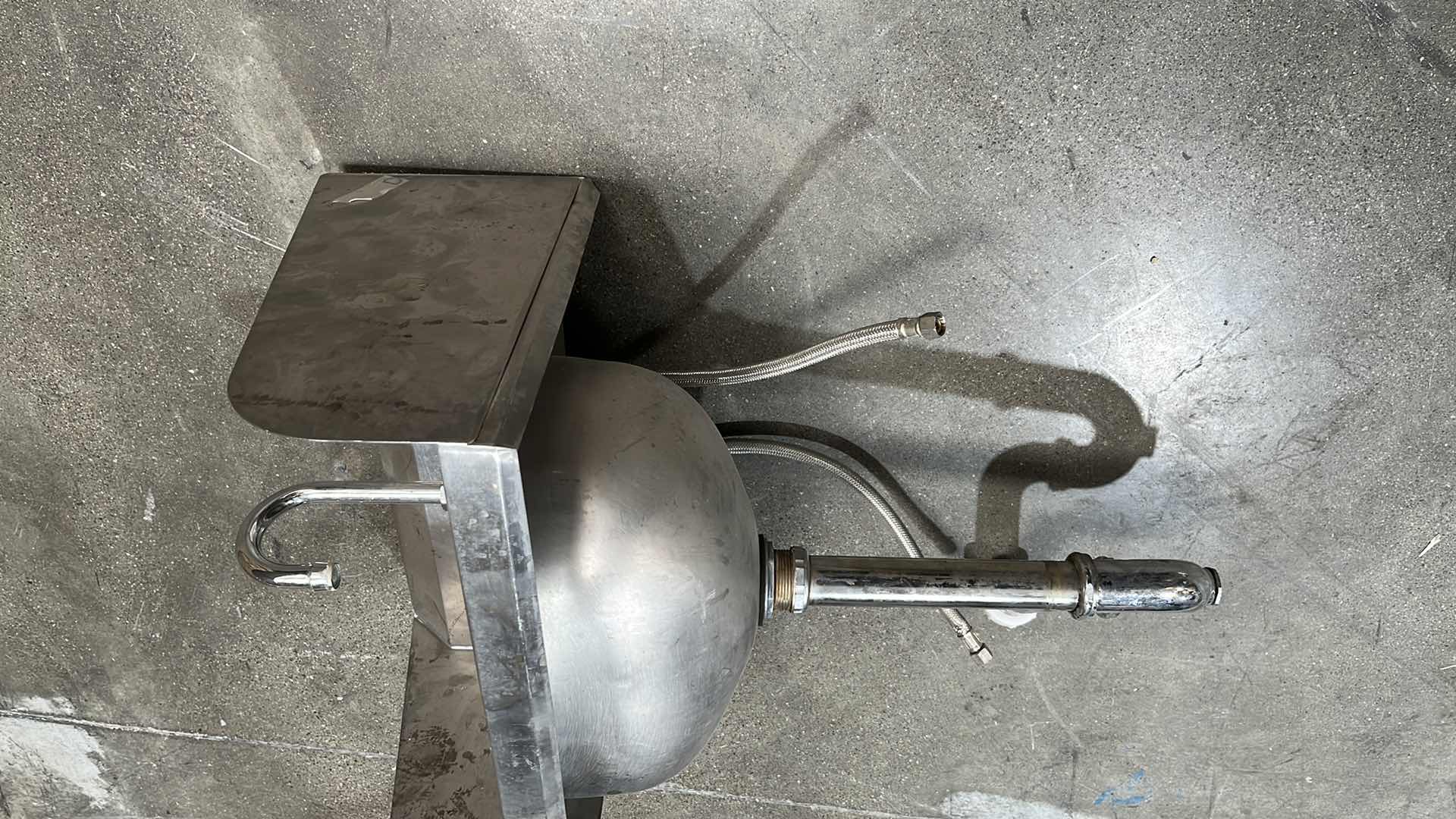 Photo 4 of STAINLESS STEEL HAND SINK 14.75” X 19” X 29”H