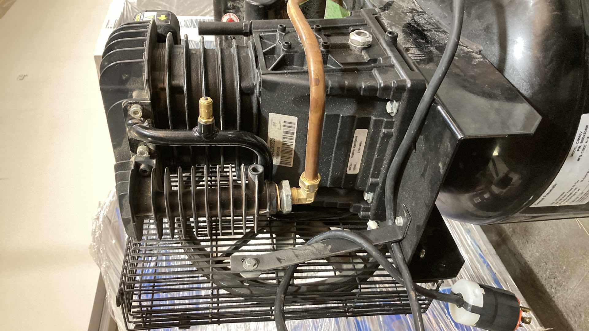 Photo 1 of CENTRAL PNEUMATIC OIL LUBRICATED AIR COMPRESSOR 60GAL 5HP 165PSI 240VOLT MODEL CN560V