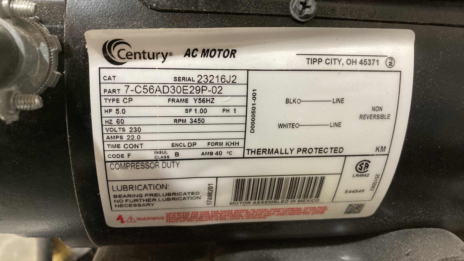 Photo 1 of CENTRAL PNEUMATIC OIL LUBRICATED AIR COMPRESSOR 60GAL 5HP 165PSI 240VOLT MODEL CN560V