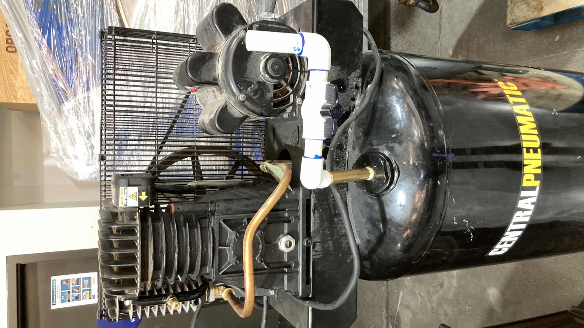Photo 1 of CENTRAL PNEUMATIC OIL LUBRICATED AIR COMPRESSOR 60GAL 5HP 165PSI 240VOLT MODEL CN560V