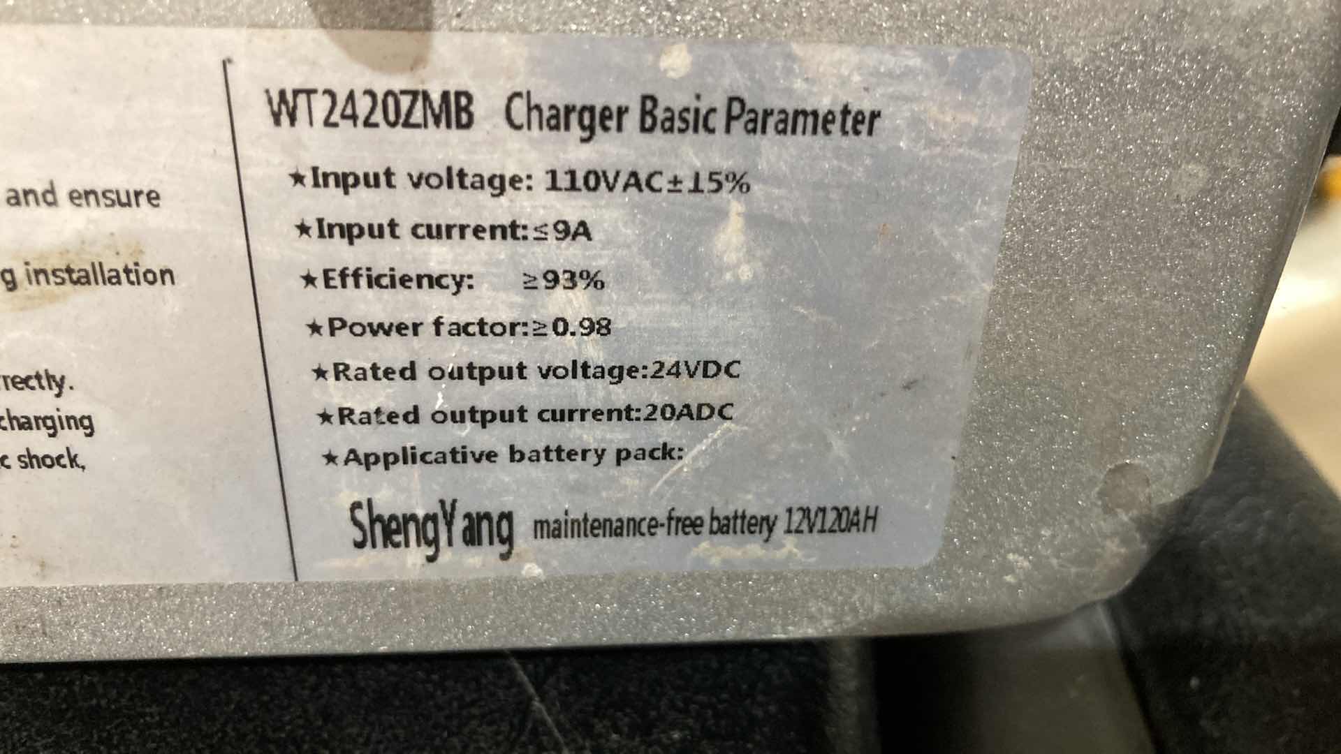 Photo 12 of SHENG YANG COMPACT RIDE-ON FLOOR SCRUBBER MODEL A60 W BATTERY CHARGER