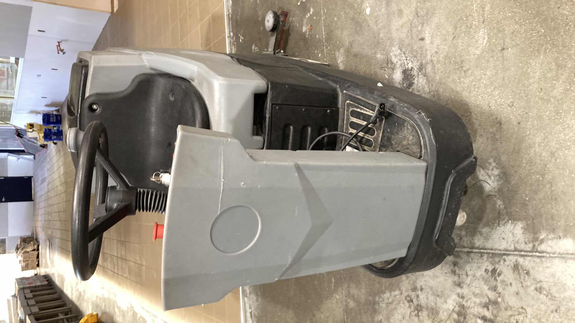 Photo 4 of SHENG YANG COMPACT RIDE-ON FLOOR SCRUBBER MODEL A60 W BATTERY CHARGER