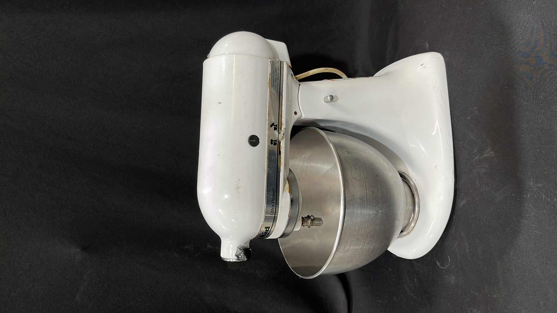 Photo 1 of KITCHENAID MIXER W STAINLESS STEEL BOWL (NO ATTACHMENTS)