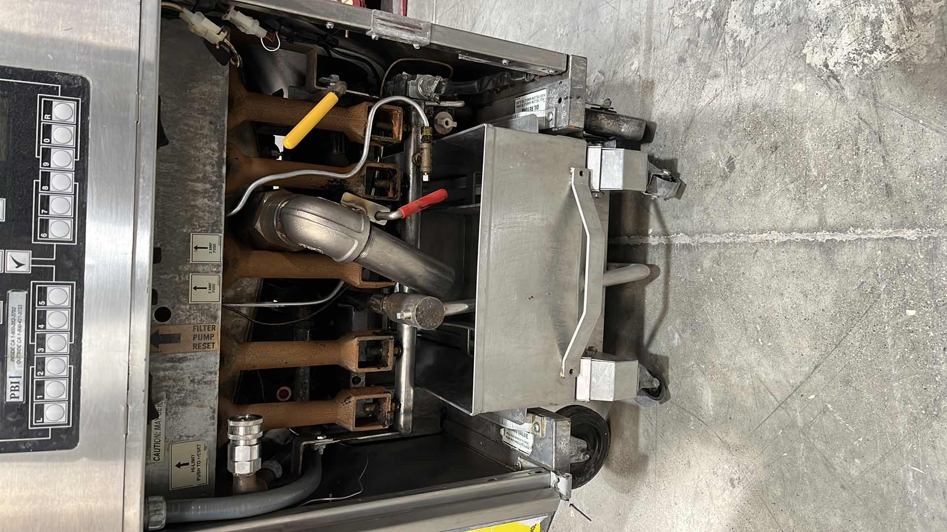 Photo 7 of DEAN GAS DEEP FAT FRYER MODEL CFD180GBLNS