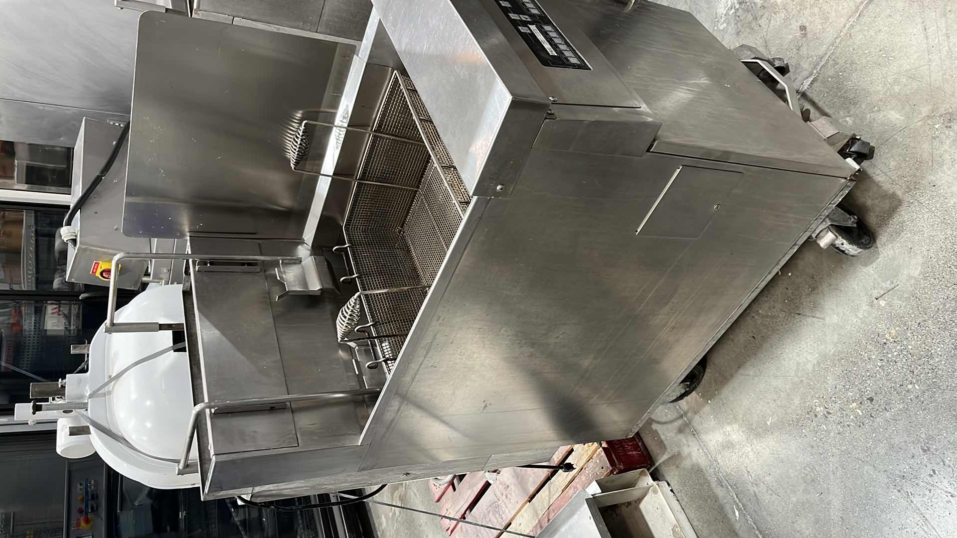 Photo 1 of DEAN GAS DEEP FAT FRYER MODEL CFD180GBLNS