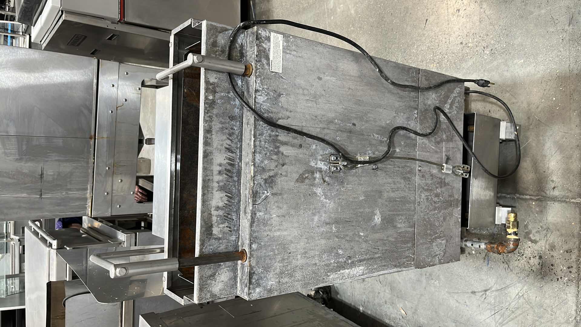 Photo 8 of DEAN GAS DEEP FAT FRYER MODEL CFD180GBLNS