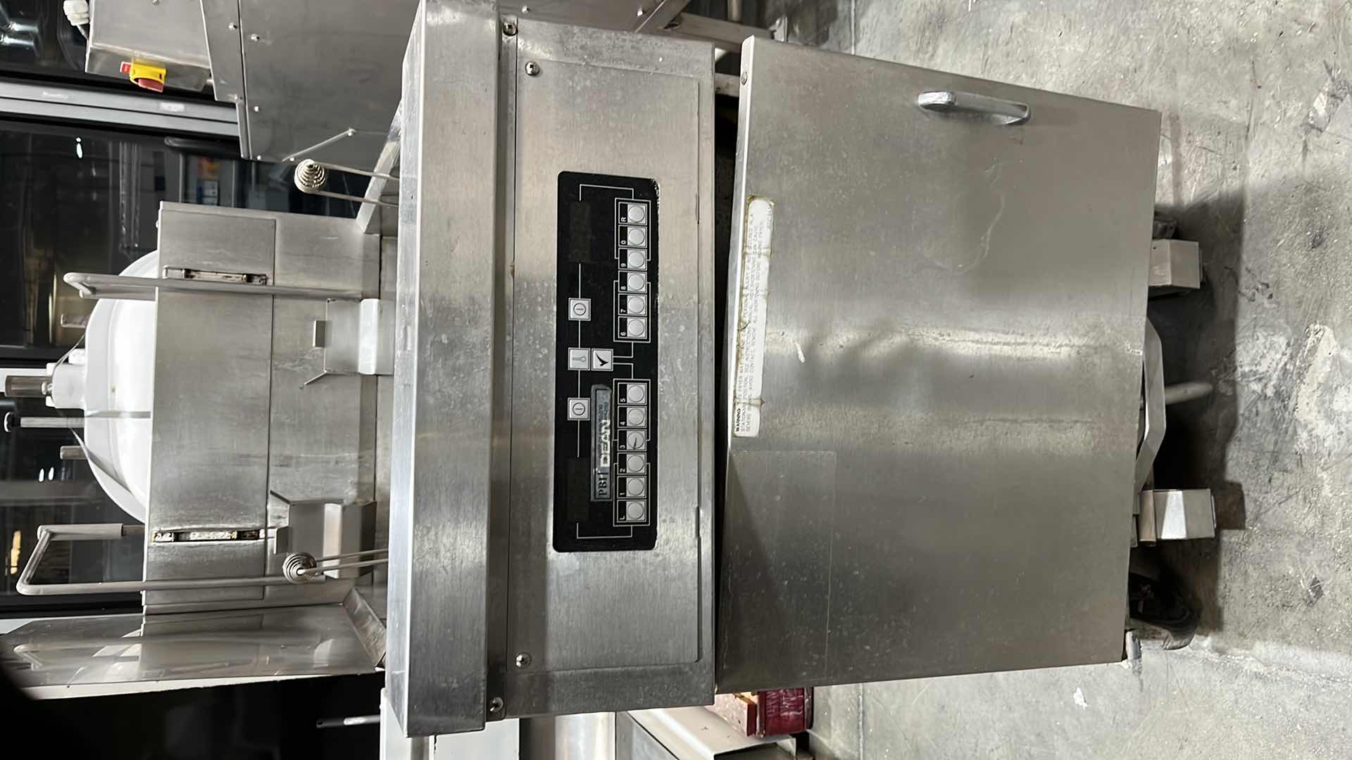 Photo 1 of DEAN GAS DEEP FAT FRYER W MODEL CFD180GBLNS (ELECTRICAL SHORT)