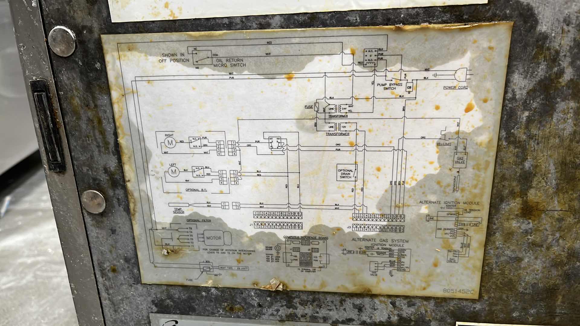 Photo 1 of DEAN GAS DEEP FAT FRYER W MODEL CFD180GBLNS (ELECTRICAL SHORT)