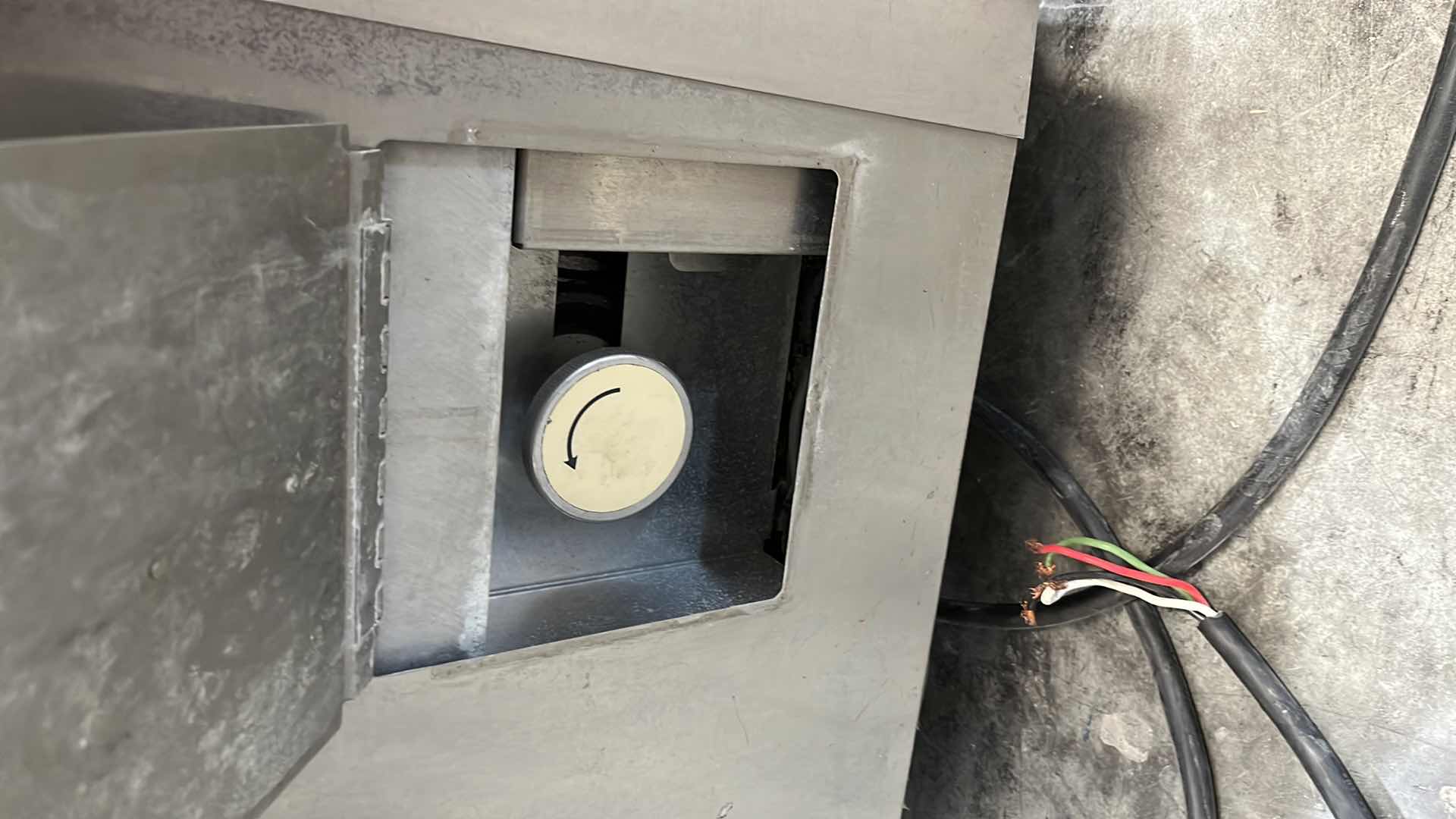 Photo 11 of HOBART COMMERCIAL DIGITAL DELI WRAPPING MACHINE W LABEL PRINTER MODEL UWS (HARDWIRED),  HEAT SEAL ENERGY SMART WRAPPER STATION W QUANTUM LABEL PRINTER (2),
HOBART ROLLER/DISCHARGE TABLE (MODEL HRT5-3)