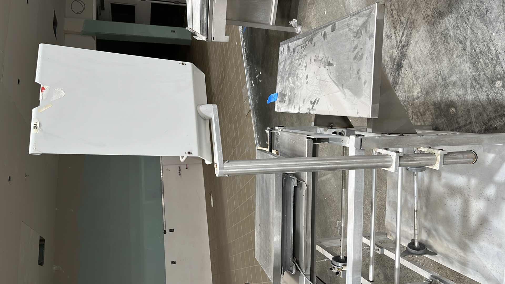 Photo 23 of HOBART COMMERCIAL DIGITAL DELI WRAPPING MACHINE W LABEL PRINTER MODEL UWS (HARDWIRED),  HEAT SEAL ENERGY SMART WRAPPER STATION W QUANTUM LABEL PRINTER (2),
HOBART ROLLER/DISCHARGE TABLE (MODEL HRT5-3)