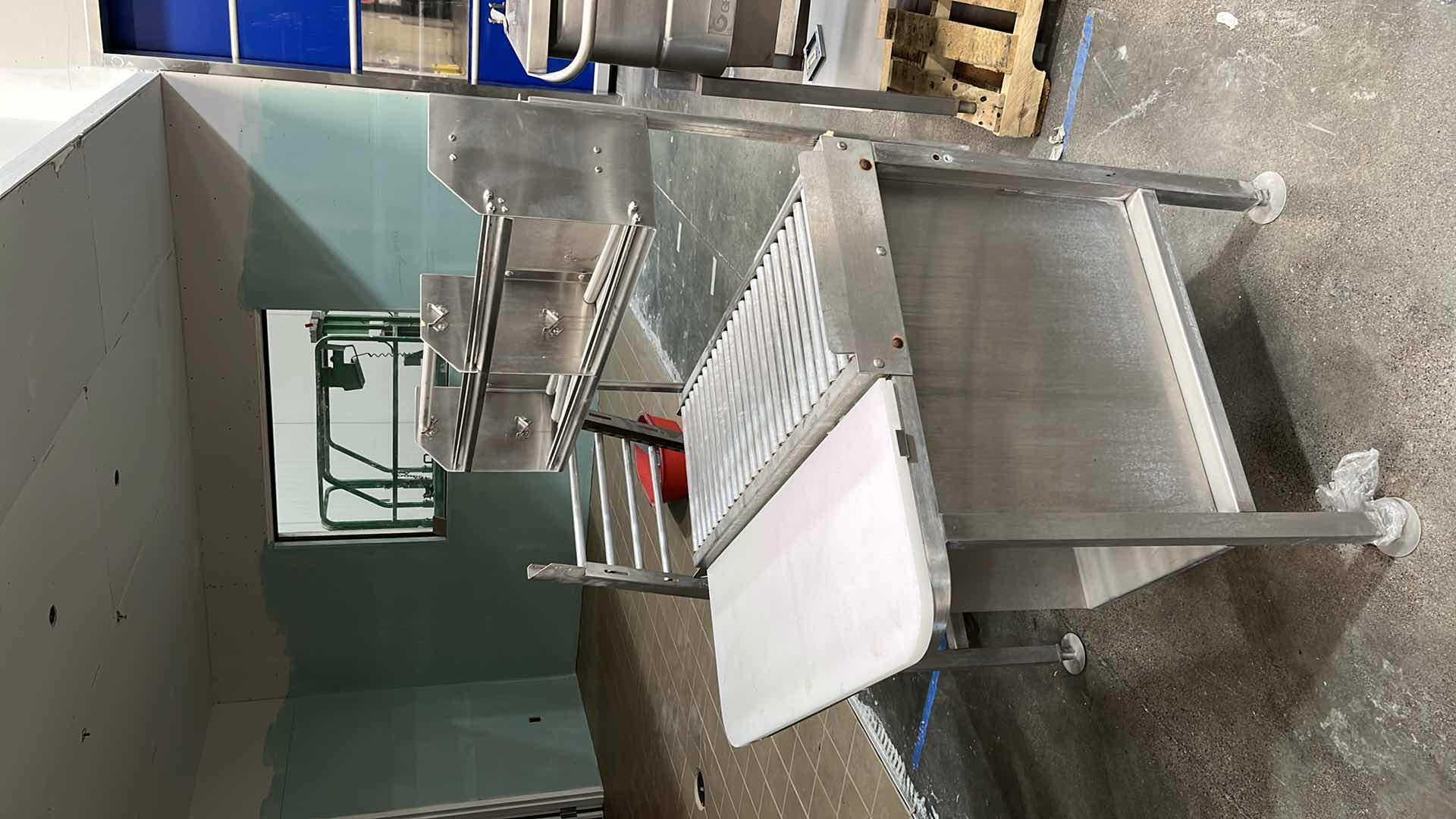 Photo 45 of HOBART COMMERCIAL DIGITAL DELI WRAPPING MACHINE W LABEL PRINTER MODEL UWS (HARDWIRED),  HEAT SEAL ENERGY SMART WRAPPER STATION W QUANTUM LABEL PRINTER (2),
HOBART ROLLER/DISCHARGE TABLE (MODEL HRT5-3)