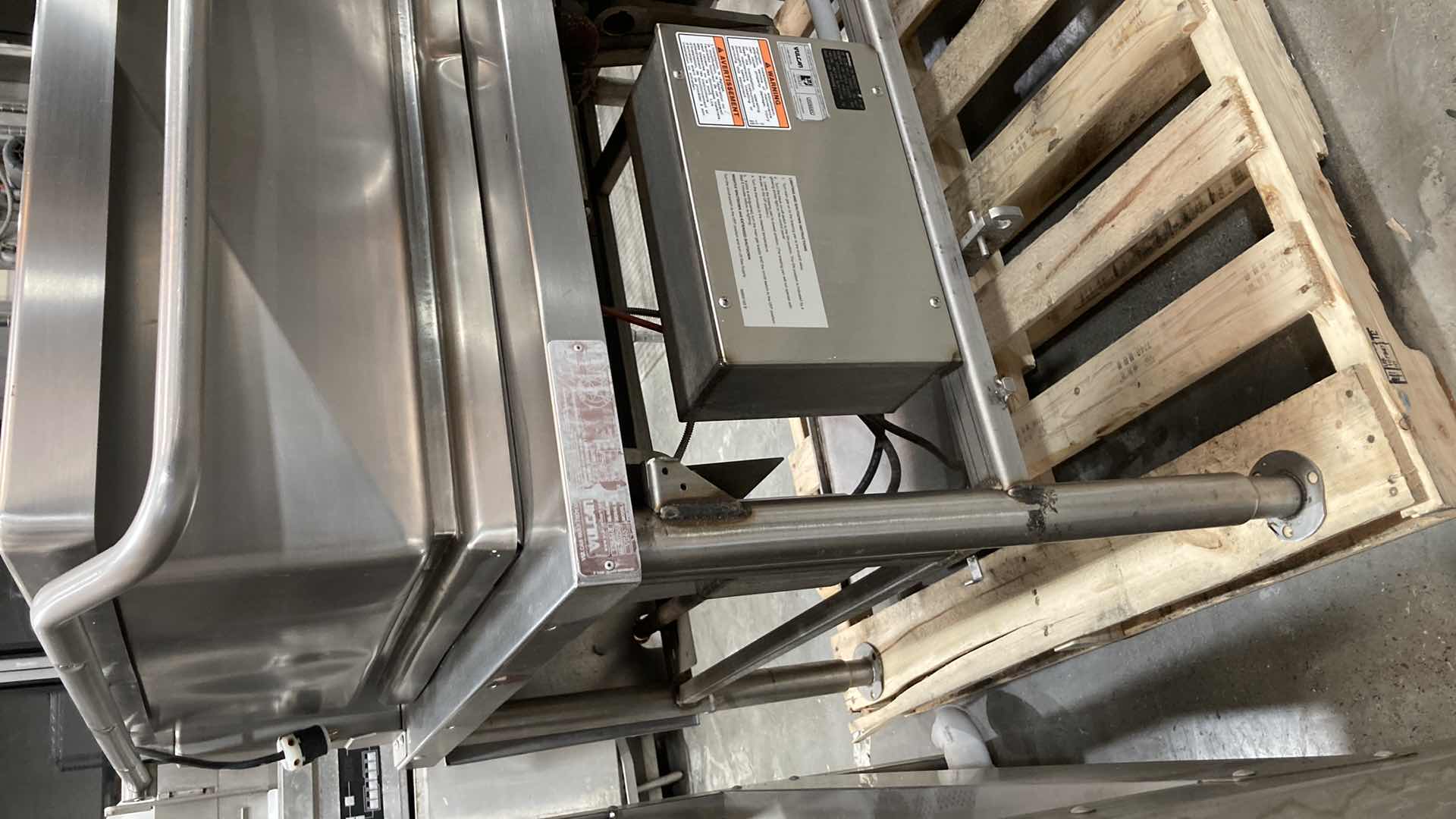 Photo 1 of VULCAN 40GAL TILT SKILL MODEL VG40 (NO CRANK HANDLE)