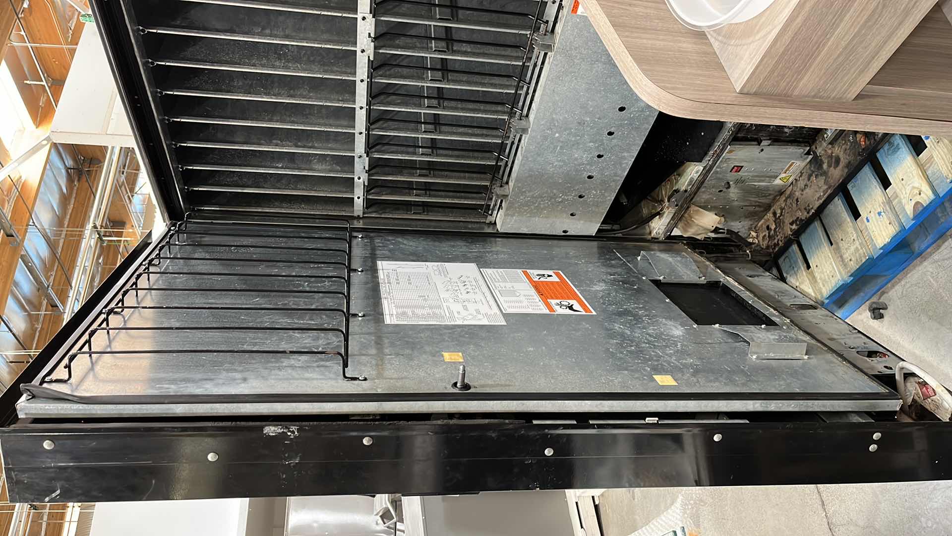 Photo 8 of VENDO COLD BEVERAGE VENDING MACHINE W 10 SELECTIONS MODEL V540