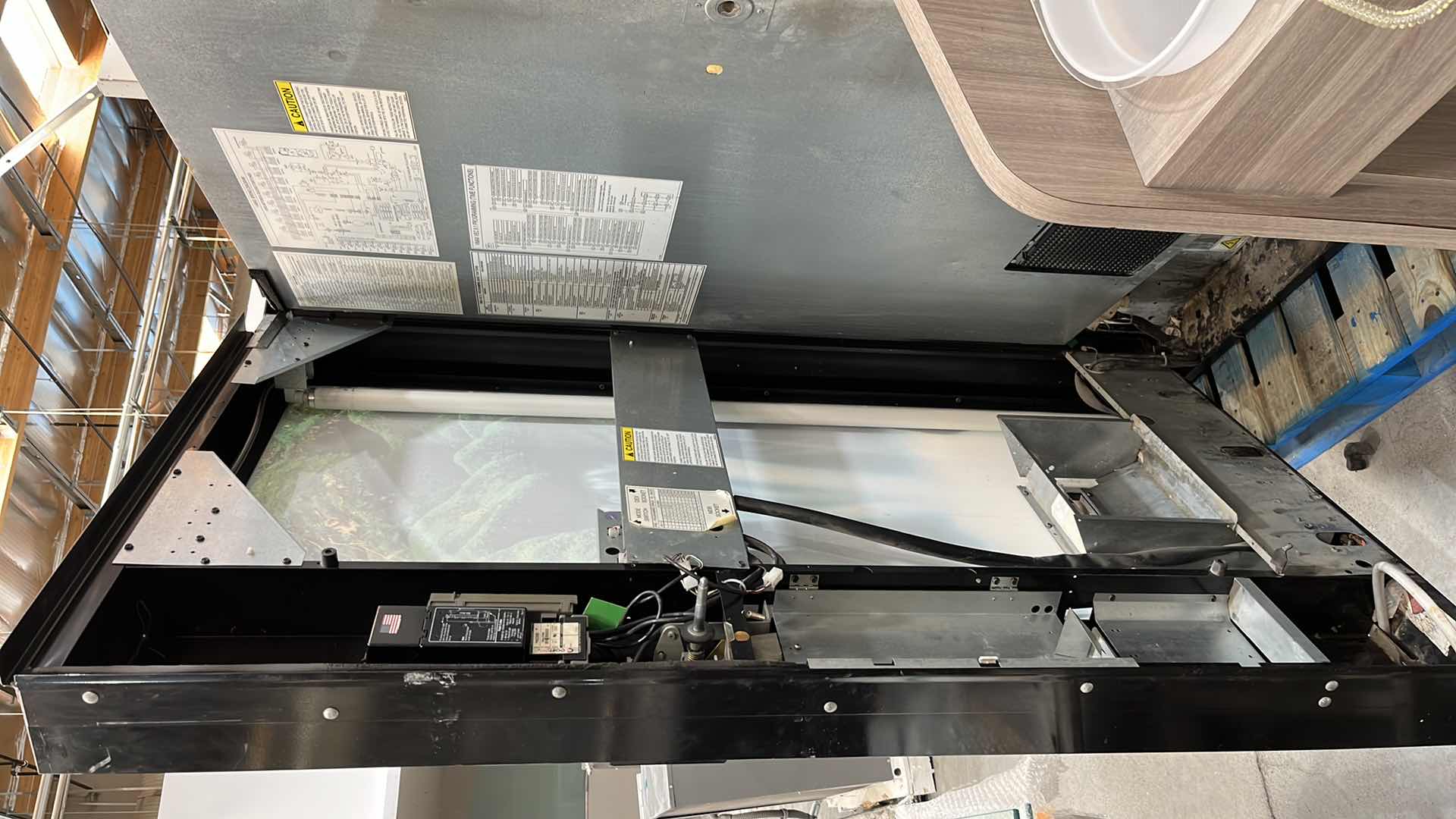 Photo 7 of VENDO COLD BEVERAGE VENDING MACHINE W 10 SELECTIONS MODEL V540