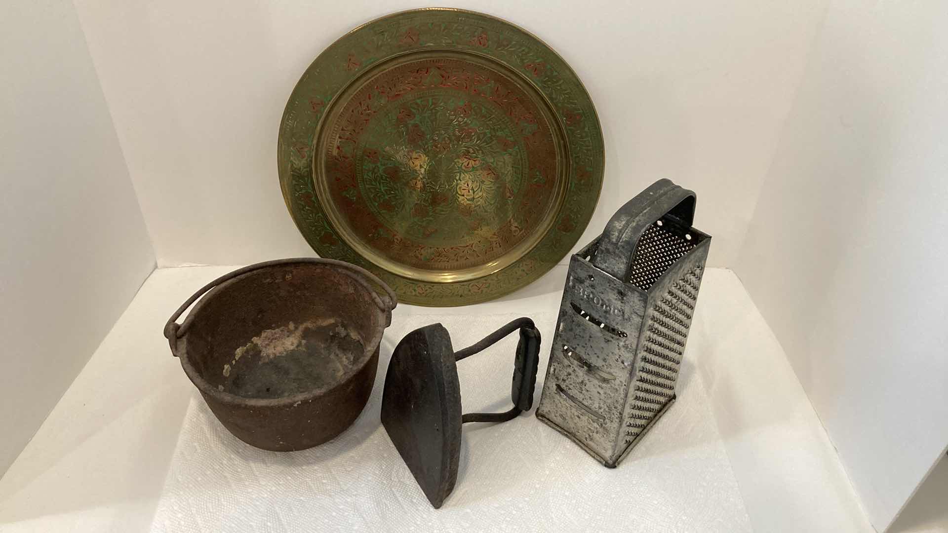 Photo 2 of ANTIQUE DECOR