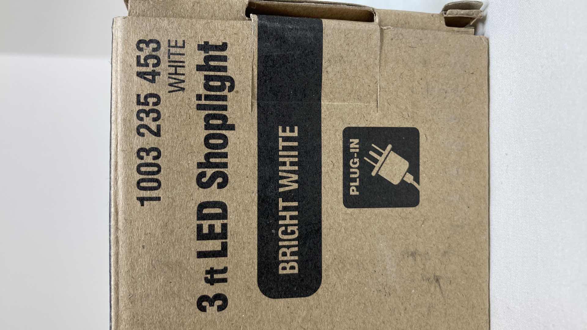 Photo 1 of COMMERCIAL ELECTRIC 3FT LED SHOP LIGHT (2)