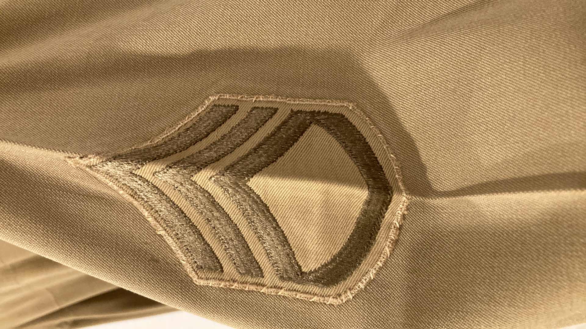 Photo 1 of OFFICER ARMY REGULATION FORM FIT UNIFORM SHIRT XL