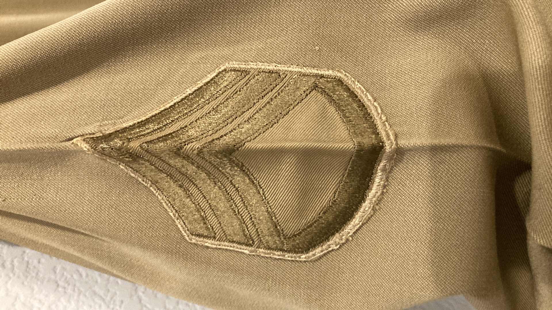 Photo 1 of OFFICER ARMY REGULATION FORM FIT UNIFORM SHIRT XL