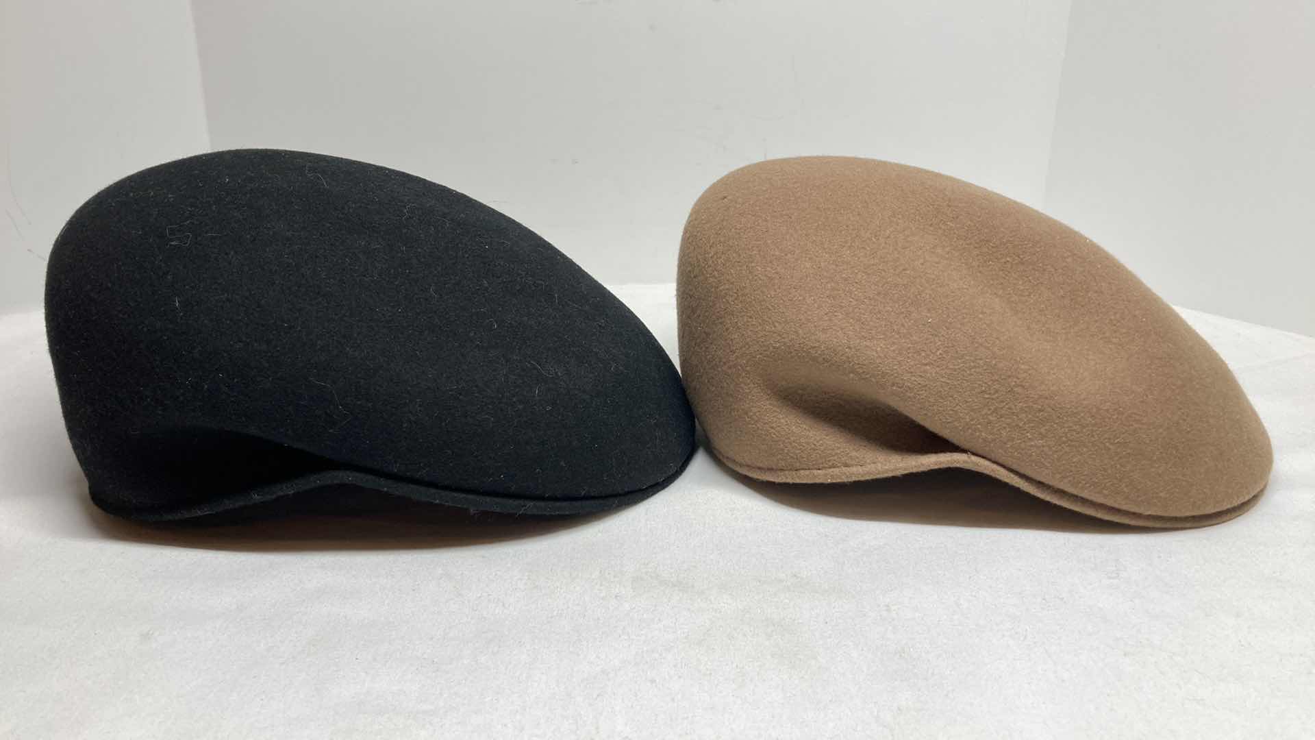 Photo 1 of DORFMAN PACIFIC CO. SCALA BLACK & TAN NEWSBOY WOOL CAPS LG (2)