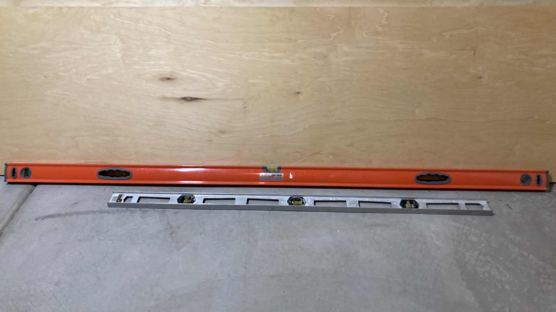 Photo 1 of CEN TECH 72” BOX LEVEL W EMPIRE 48” LEVEL