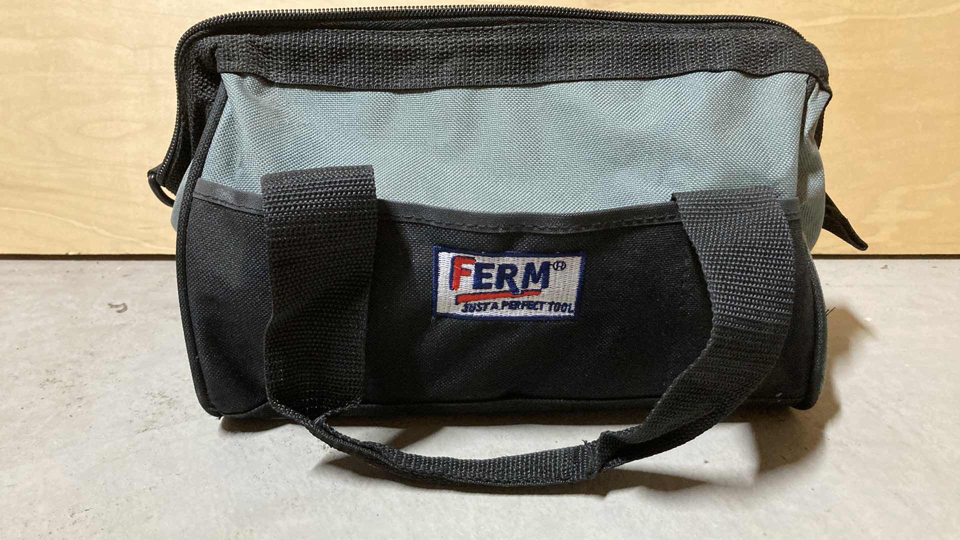 Photo 1 of FERM 4A ROTARY CUTTING TOOL W BAG MODEL SCM8001