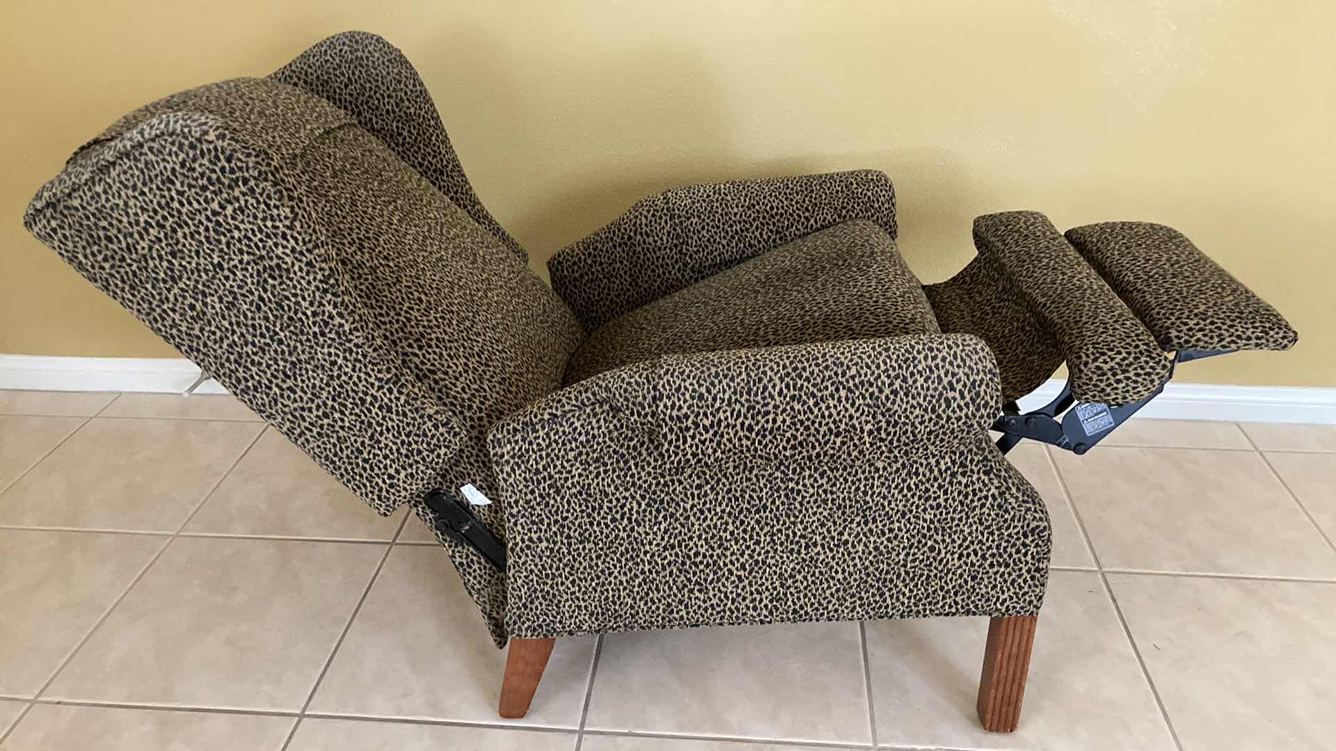 Photo 1 of LA-Z-BOY CHEETAH PRINT CLOTH RECLINER WING BACK CHAIR 30” X 37” H40”