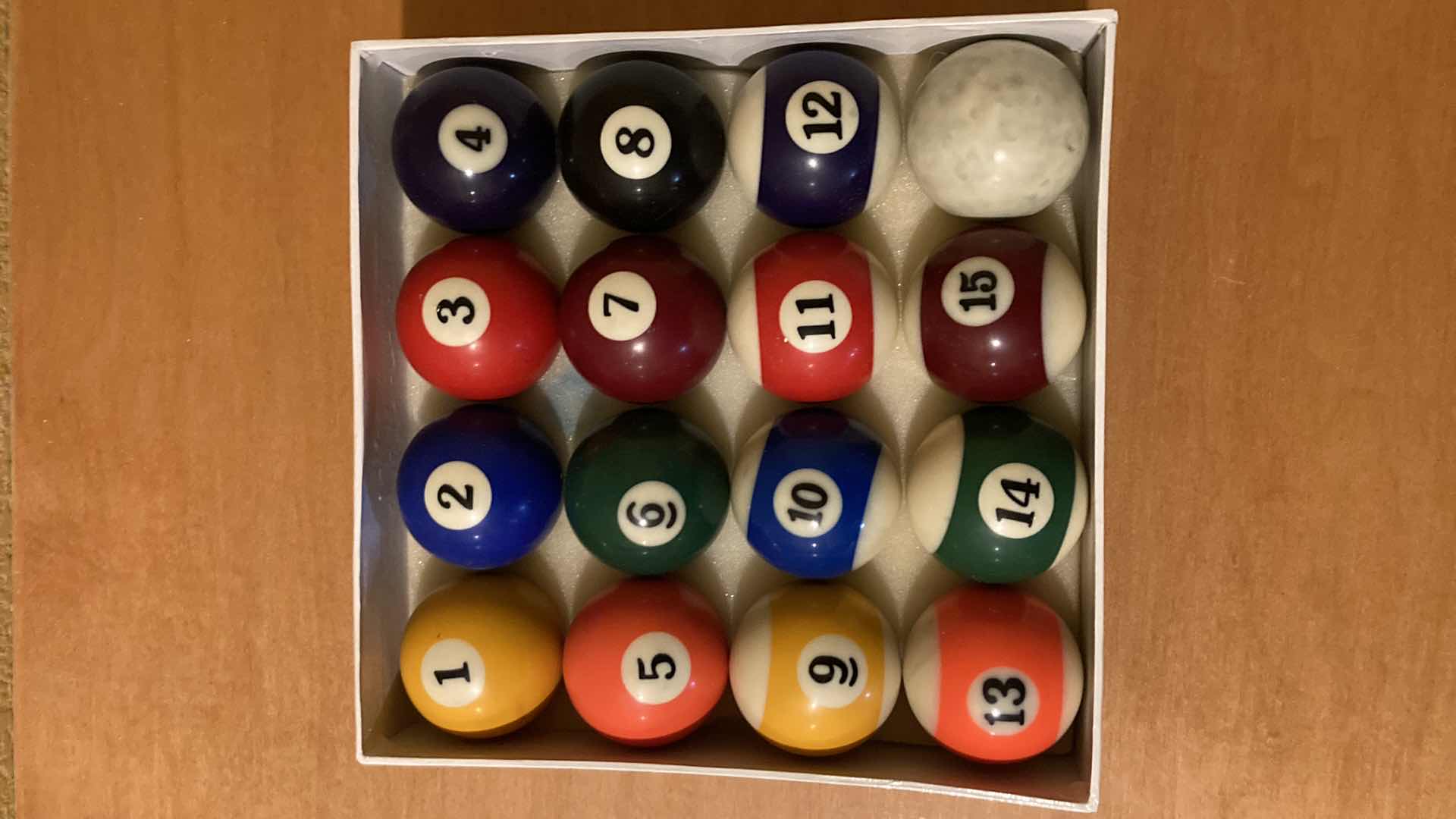 Photo 1 of ELEPHANT BALLS TRADITIONAL SERIES QUE BALL SET