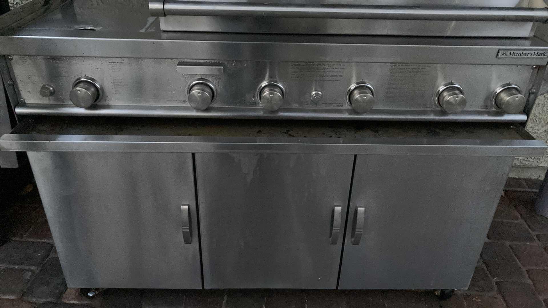 Photo 1 of MEMBERS MARK NATURAL GAS GRILL W BURNER & ROTISSERIE MODEL MONARCH04ANG