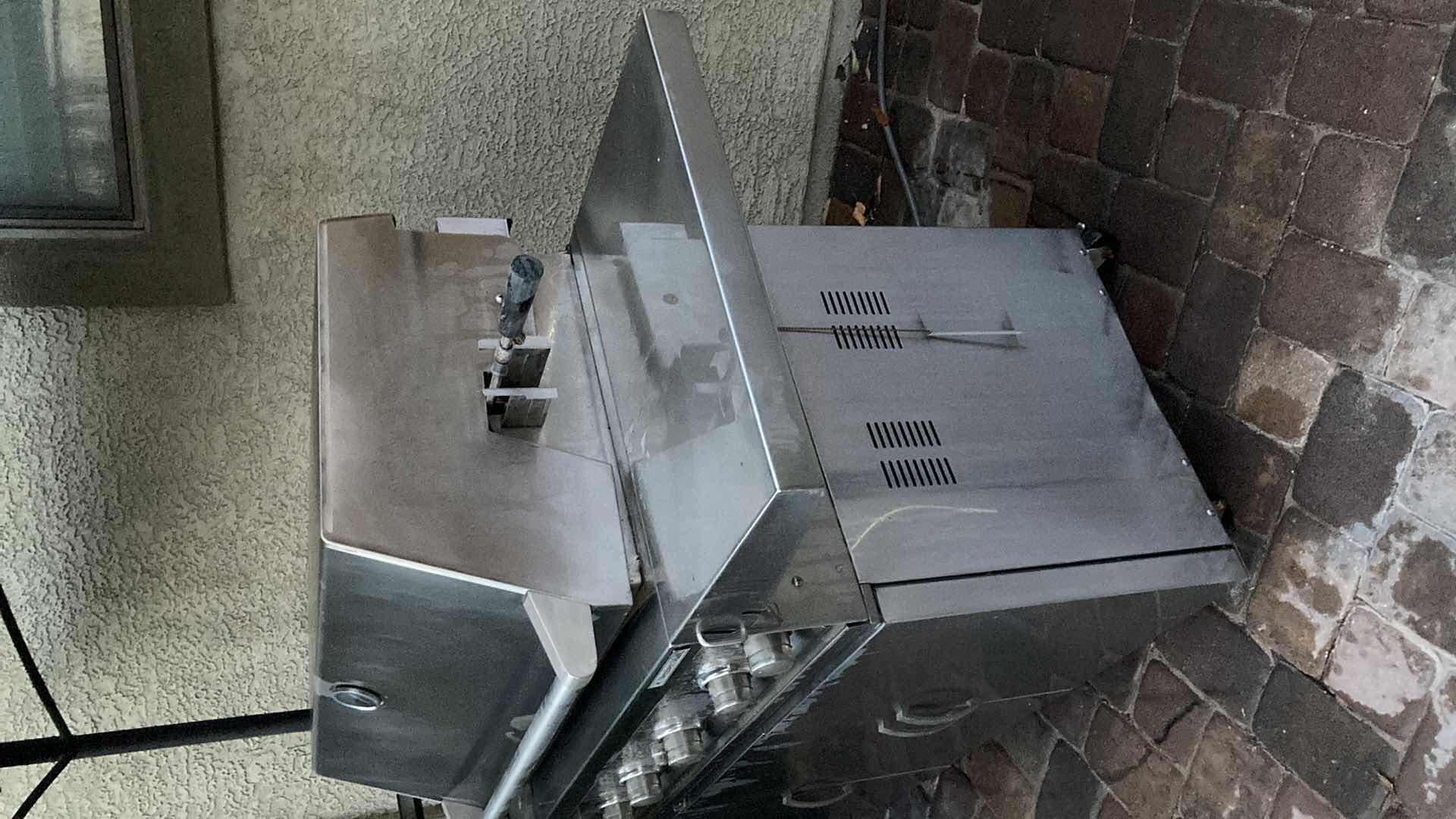 Photo 1 of MEMBERS MARK NATURAL GAS GRILL W BURNER & ROTISSERIE MODEL MONARCH04ANG