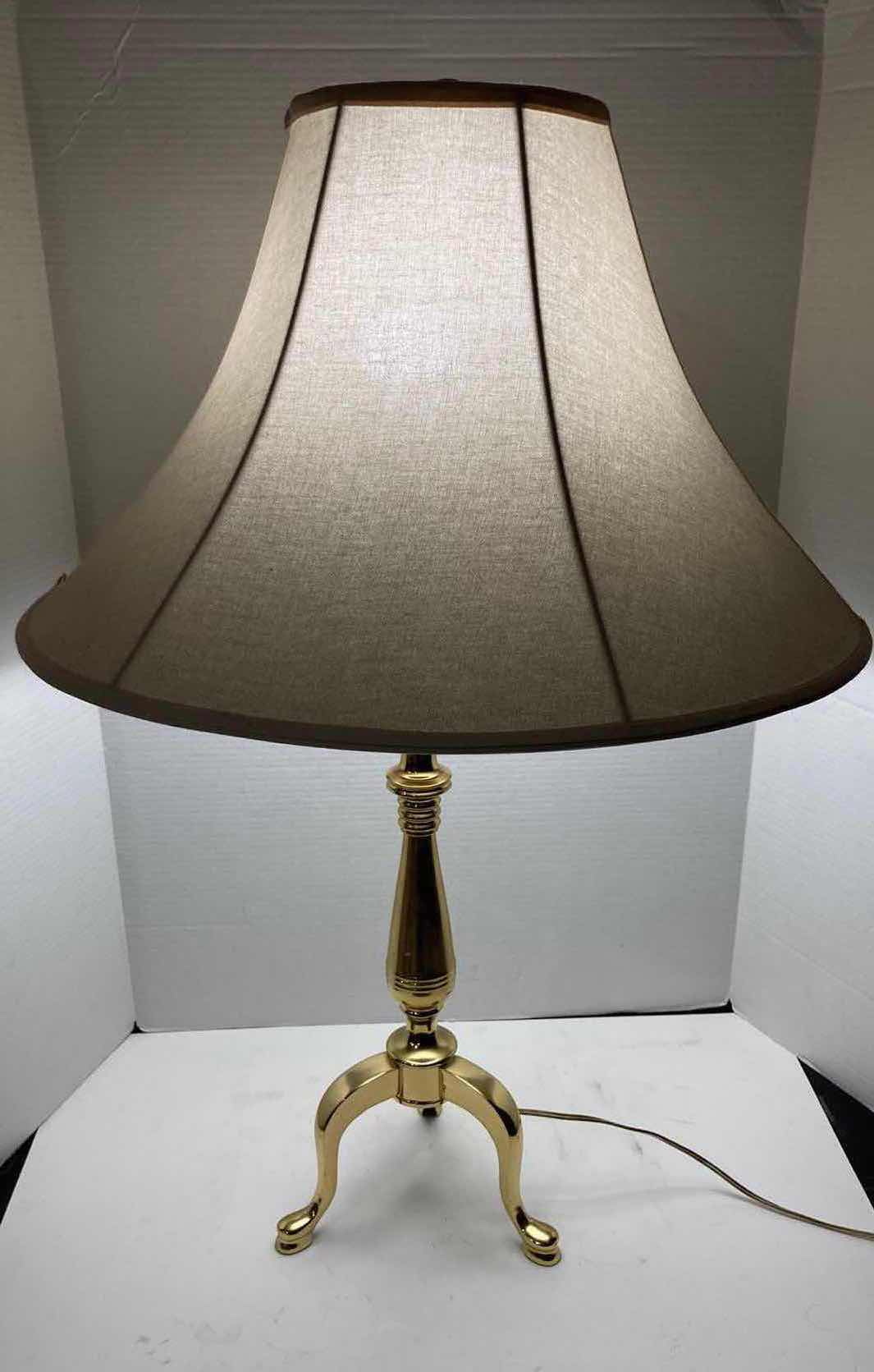 Photo 1 of VINTAGE BRASS FINISH TABLE LAMP 21” X 33”