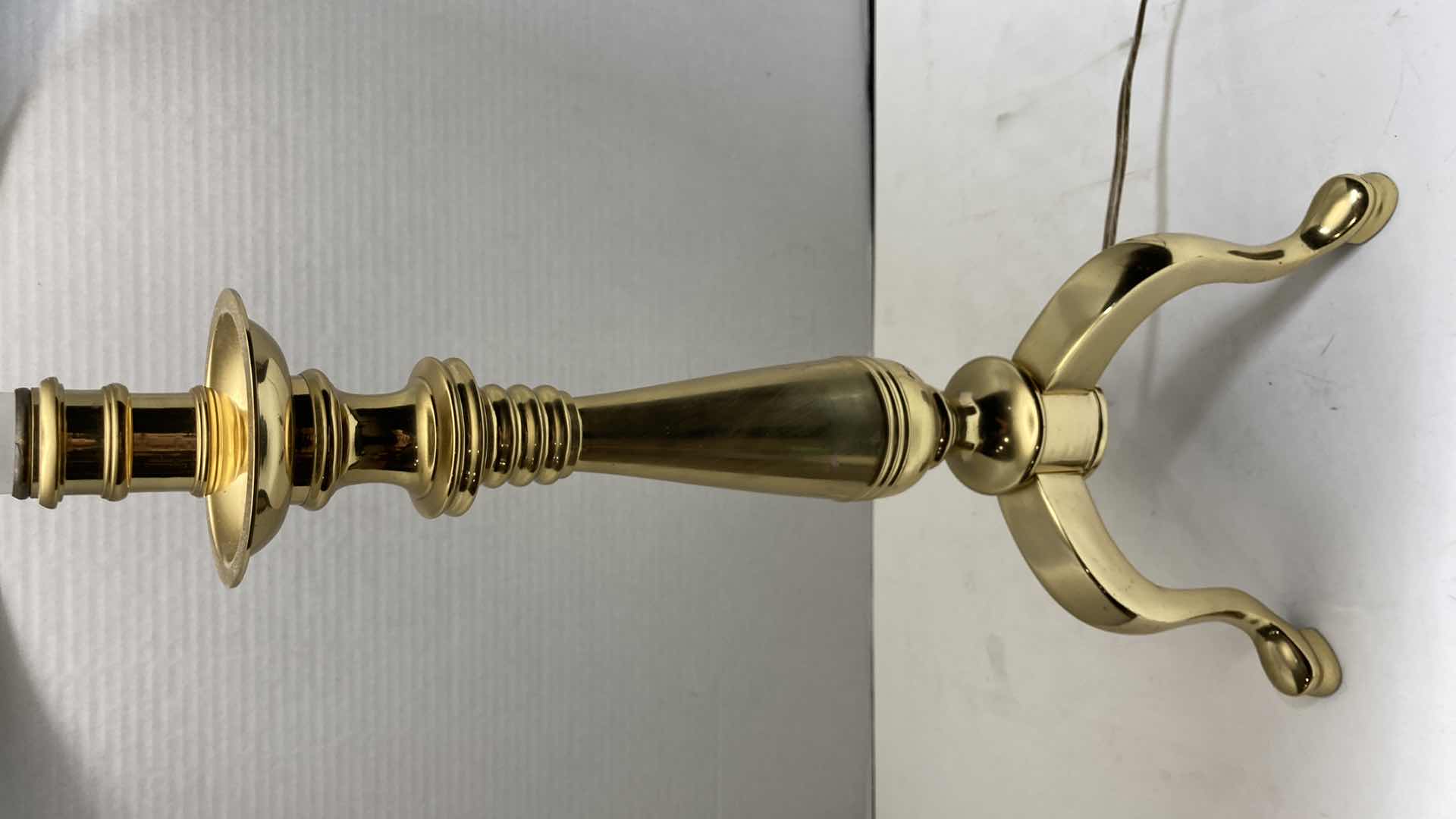 Photo 1 of VINTAGE BRASS FINISH TABLE LAMP 21” X 33”