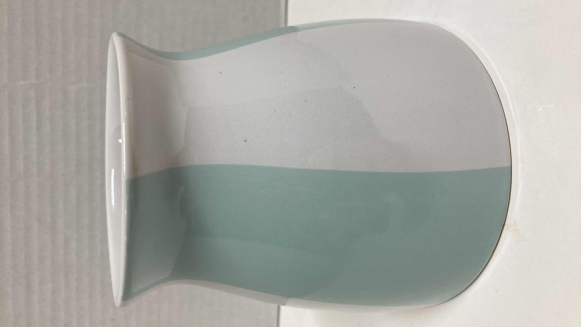 Photo 1 of EDIBLE ARRANGEMENTS TEAL & WHITE CERAMIC VASE 4.5” X 4.5”