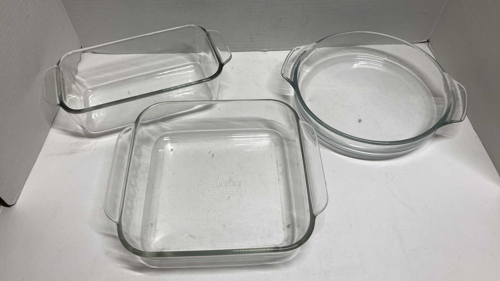 Photo 1 of PYREX SQUARE & RECTANGLE BAKEWARE W ROUND BAKEWARE