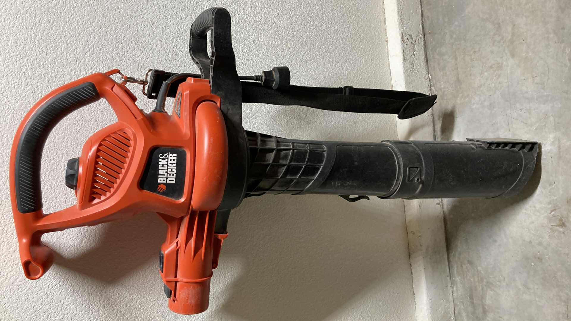 Photo 1 of BLACK & DECKER YARD BLOWER W ATTACHMENTS MODEL BV6600 TYPE 1