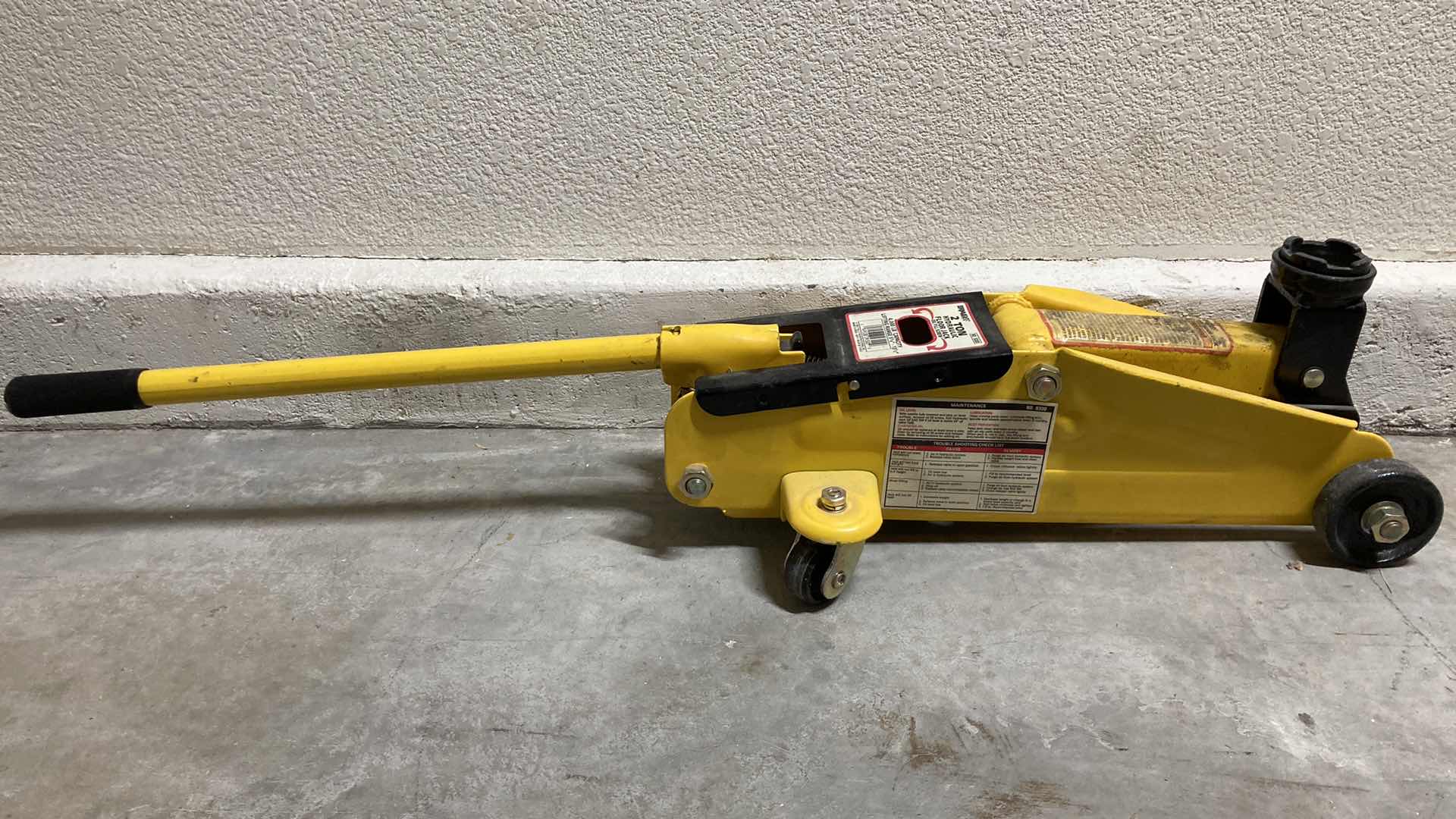 Photo 1 of RALLY 2TON HYDRAULIC FLOOR JACK