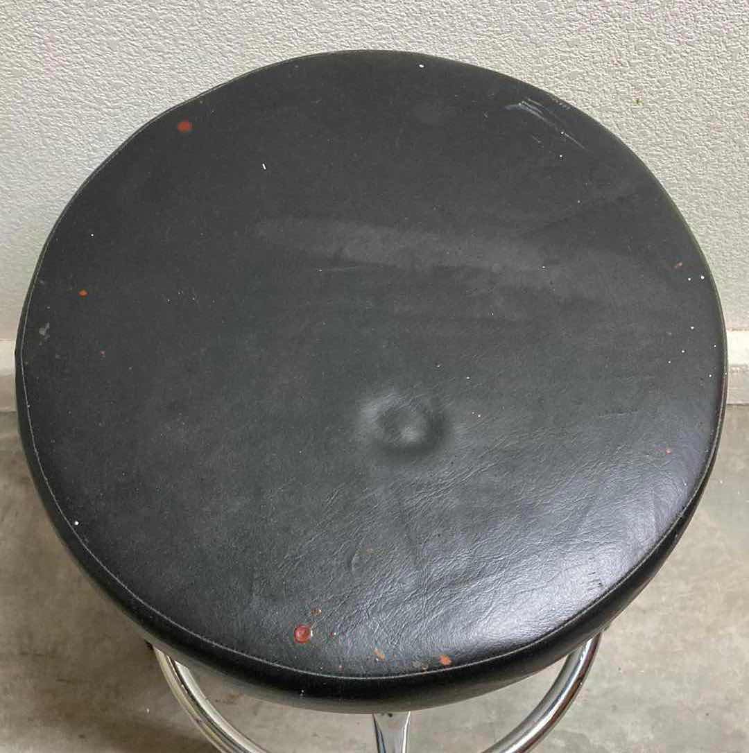 Photo 4 of TRADITIONAL PADDED BAR STOOL 21” X 29”